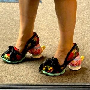 Irregular choice size 37 elevenses teapot heel